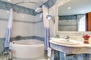 Superior Double Room | Minibar, desk, soundproofing, rollaway beds - Hotel Carlos I Toledo (Yuncos)