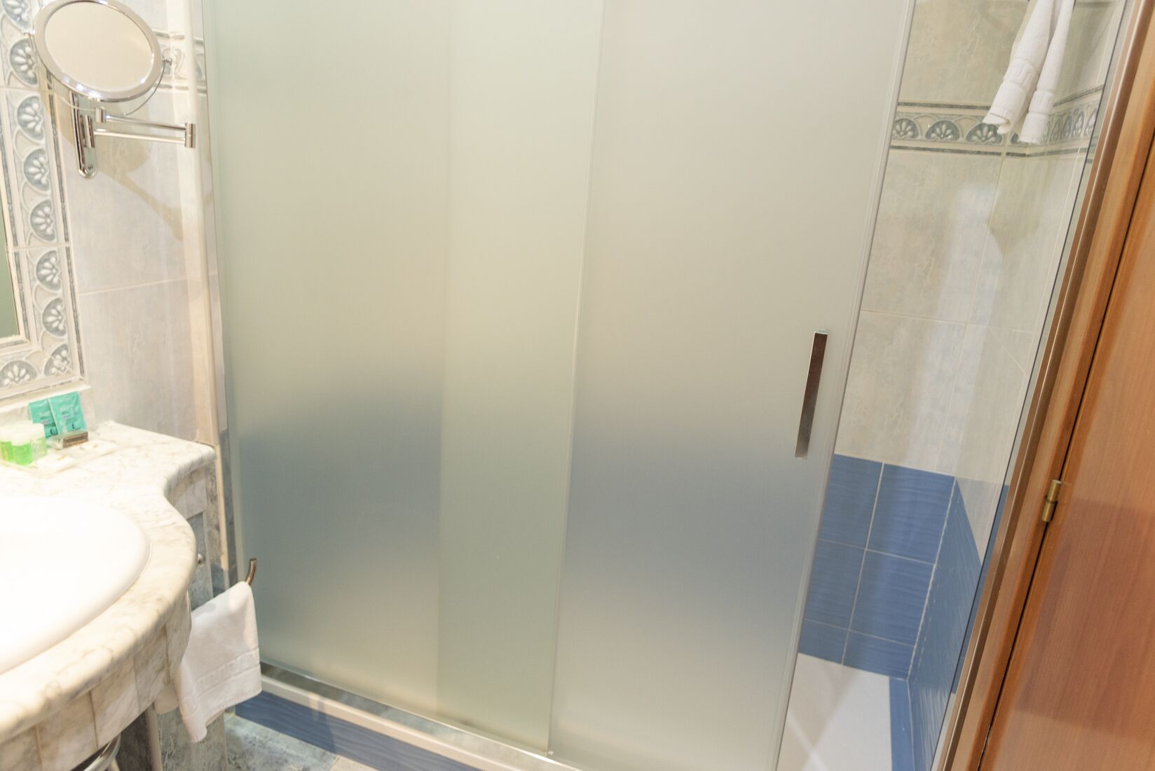 double room single use | bathroom | bathtub, free toiletries, hair dryer, bidet