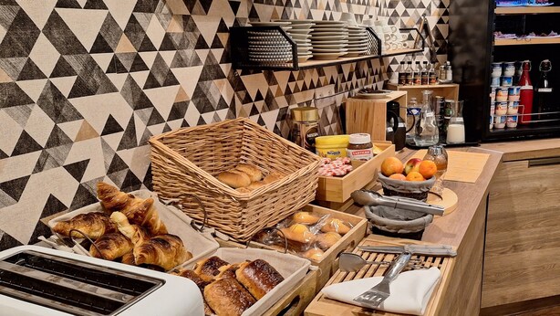 Daily buffet breakfast for a fee