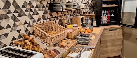 Daily buffet breakfast (EUR 9.80 per person)