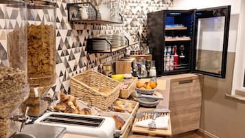 Petit déjeuner buffet (9.80 EUR par personne)