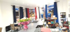 Bar (on property) - Hotel Le Saint Quentin (Saint-Quentin)