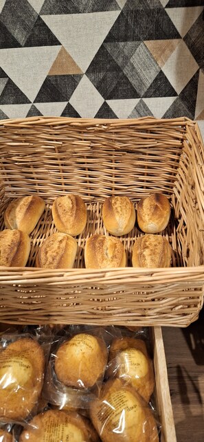 Breakfast buffet - Hotel Le Saint Quentin (Saint-Quentin)