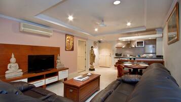 Apartment, 1 Bedroom | Peti besi dalam bilik, seterika/papan seterika, Wi-fi percuma