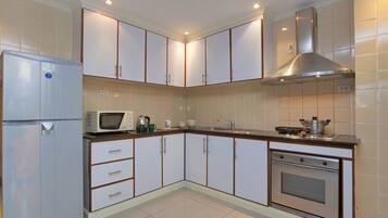 Penthouse, 2 Bedrooms | Dapur peribadi | Peti sejuk, ketuhar gelombang mikro, dapur, cerek elektrik