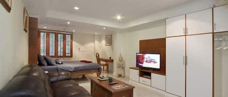 Studio | In-room safe, iron/ironing board, free WiFi, bed sheets