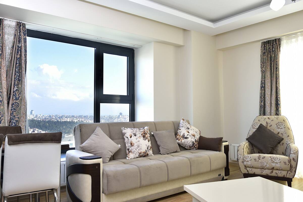 Penthouse | Desk, iron/ironing board, WiFi (free)