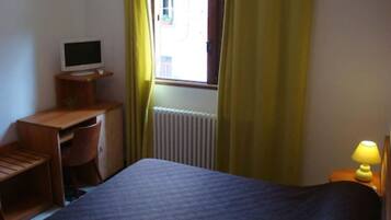 Double Room (Street View) | Desk, iron/ironing board, free cribs/infant beds, free wired internet