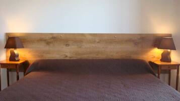 Double Room, Balcony | Desk, iron/ironing board, free cribs/infant beds, free wired internet