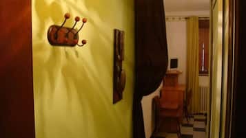 Articles de toilette gratuits, sĂšche-cheveux, serviettes fournies