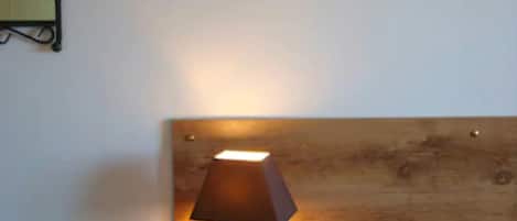 Habitación doble, balcón | Escritorio, tabla de planchar con plancha y cunas gratuitas