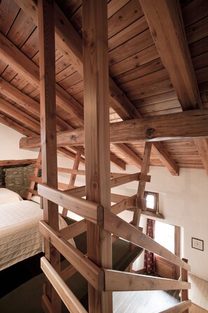 Habitación cuádruple | Escritorio, cunas o camas infantiles, wifi gratis