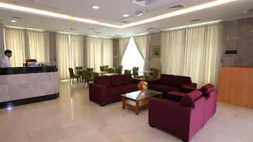 Coin salon dans le hall