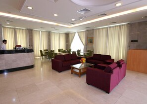 Coin salon dans le hall