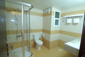 Shower, free toiletries, hair dryer - Samaher Hotel (Sohar)