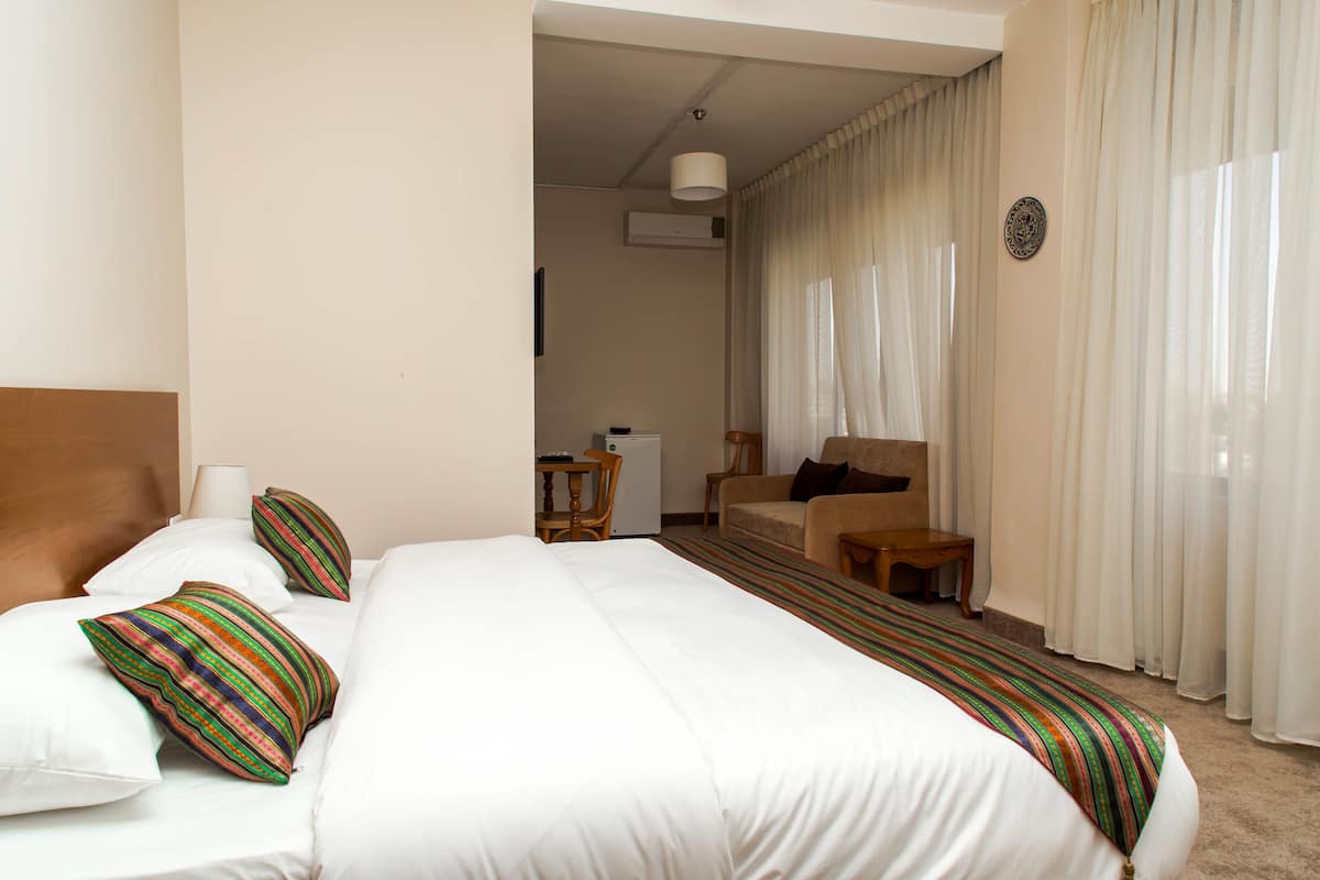 1 habitación, minibar, caja de seguridad en la habitación y escritorio