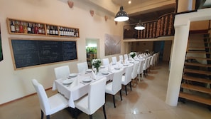Servizio di colazione, pranzo e cena