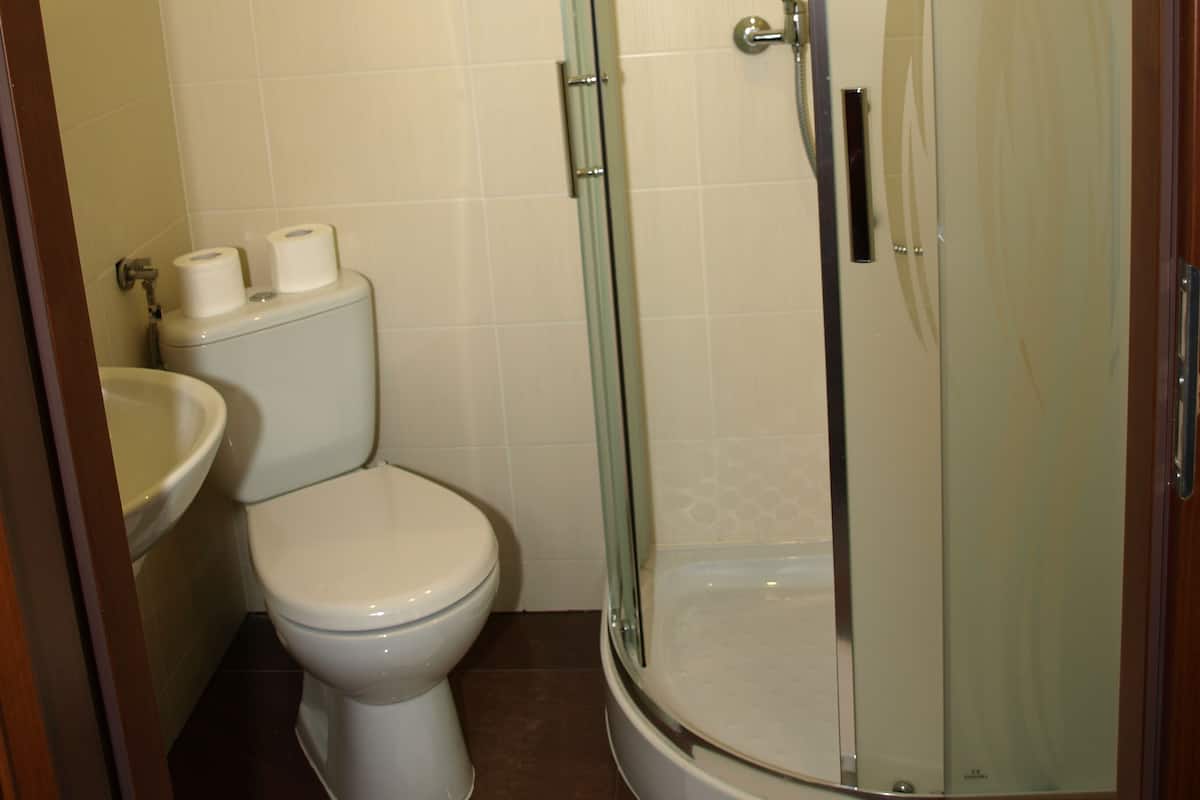 Shower, towels