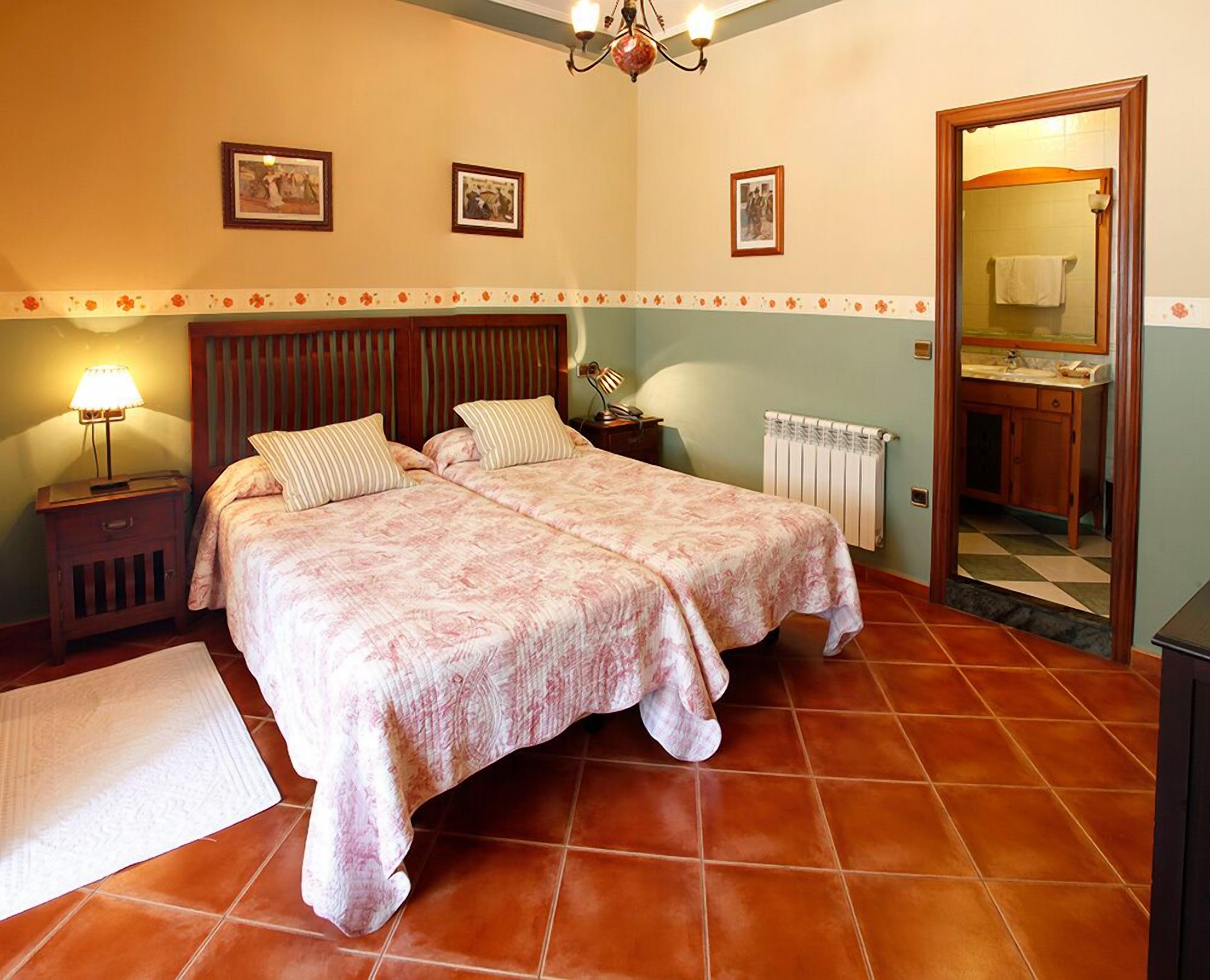 standard double or twin room | minibar, in-room safe, desk, blackout curtains