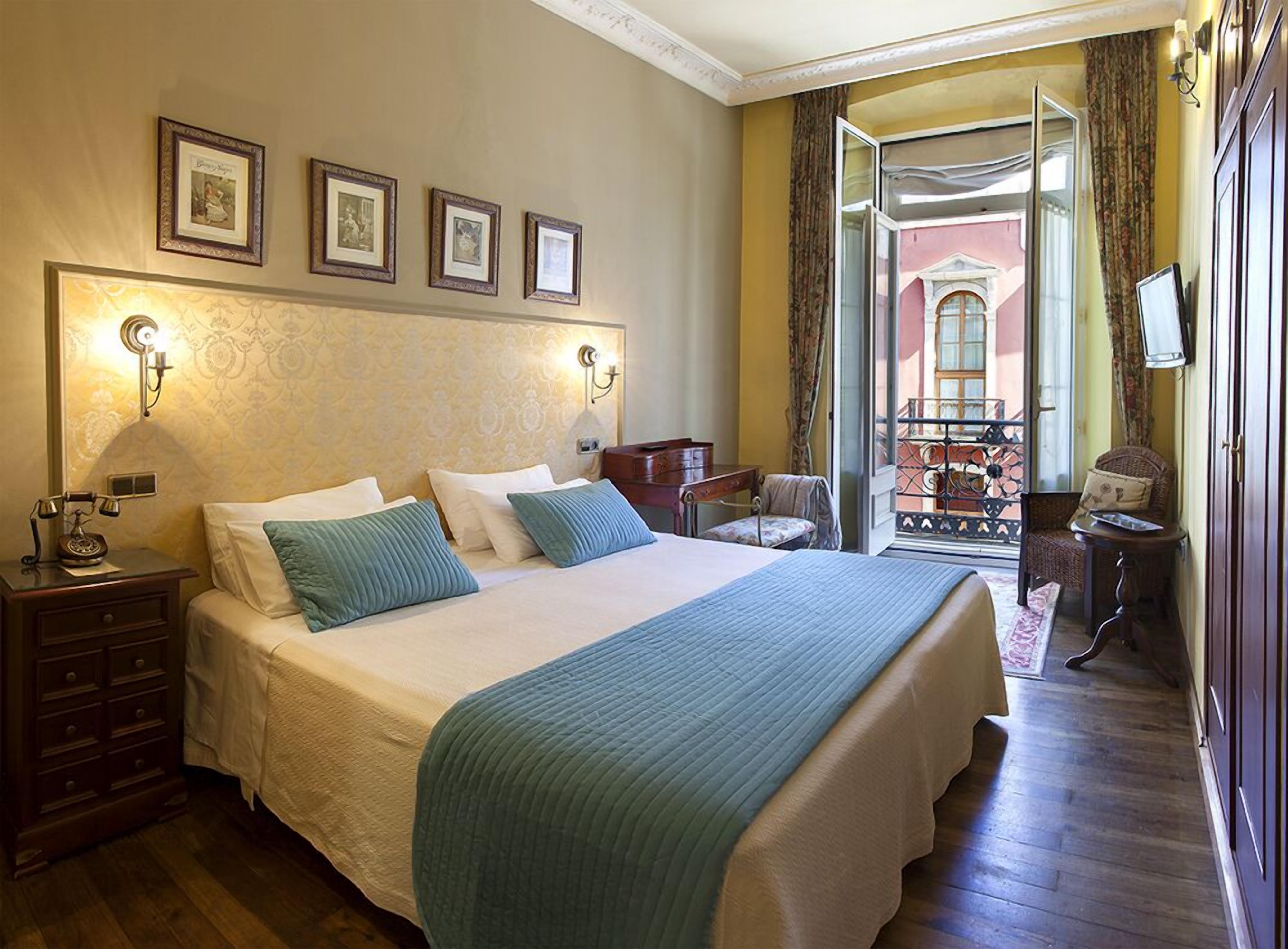 Minibar, két bảo mật tại phòng, bàn, màn/rèm cản sáng 