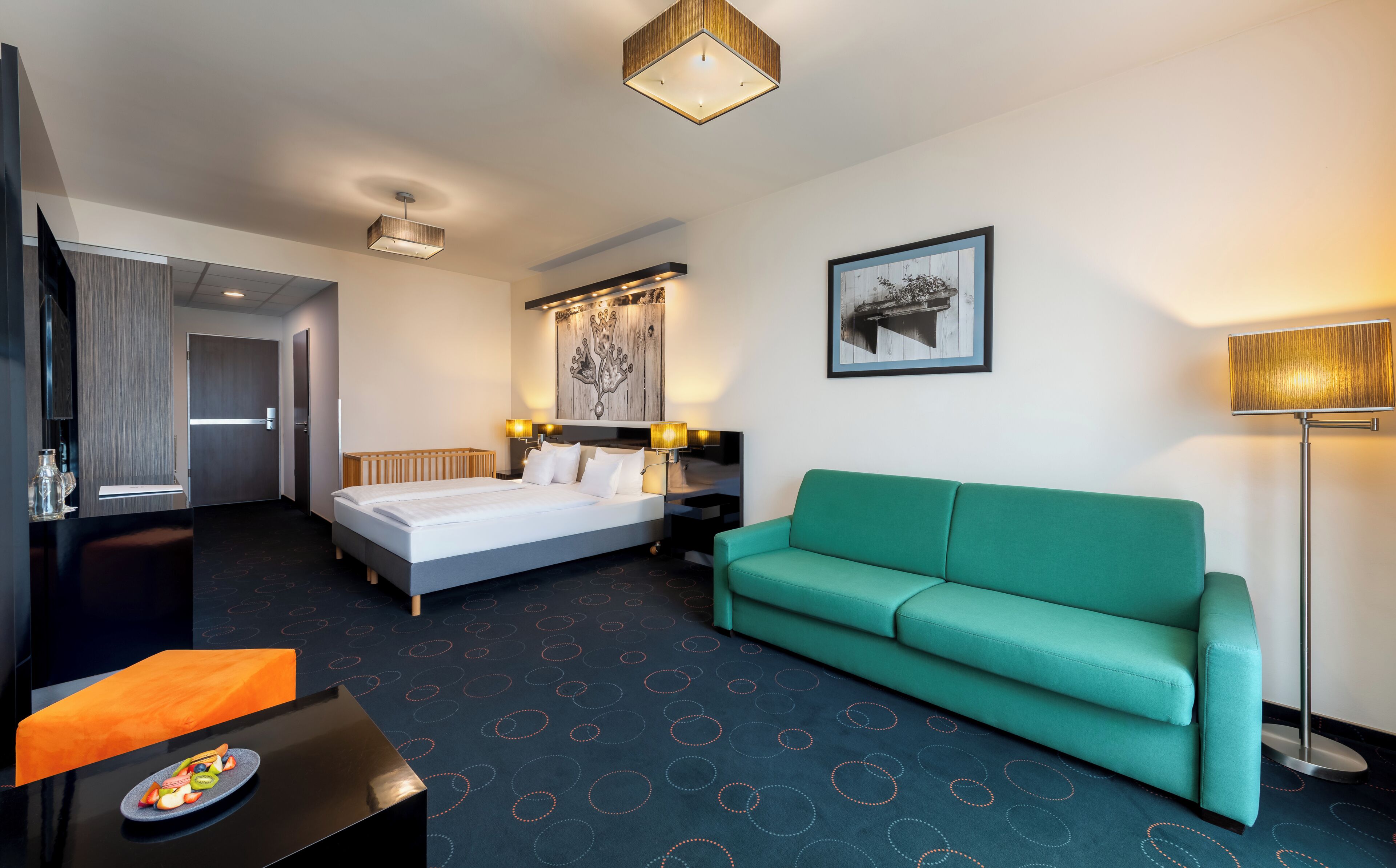 Family Room, 1 Bedroom | Peti besi dalam bilik, meja, katil bayi/kot (percuma), Wi-fi 