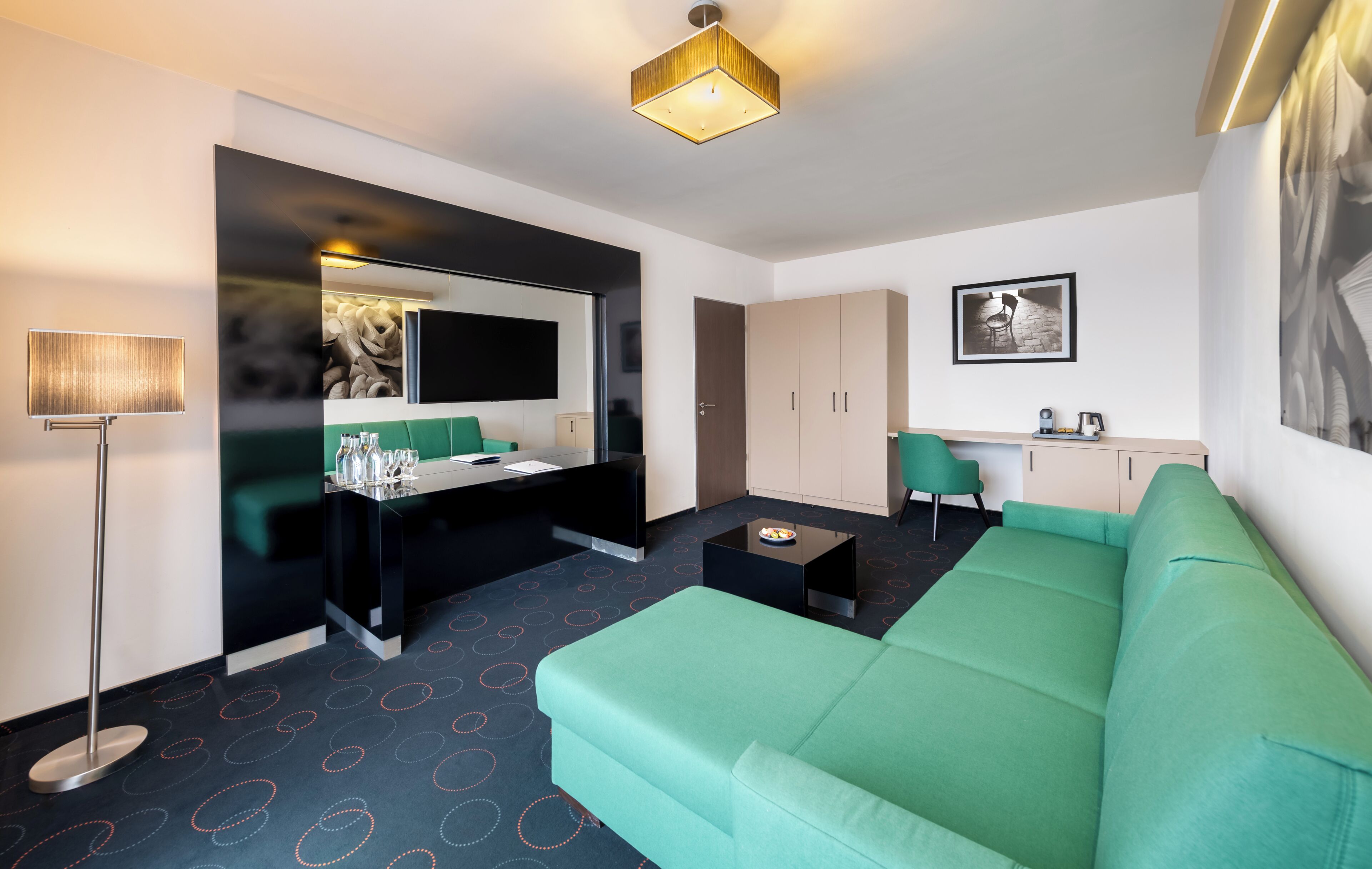 Junior Suite | Peti besi dalam bilik, meja, katil bayi/kot (percuma), Wi-fi 