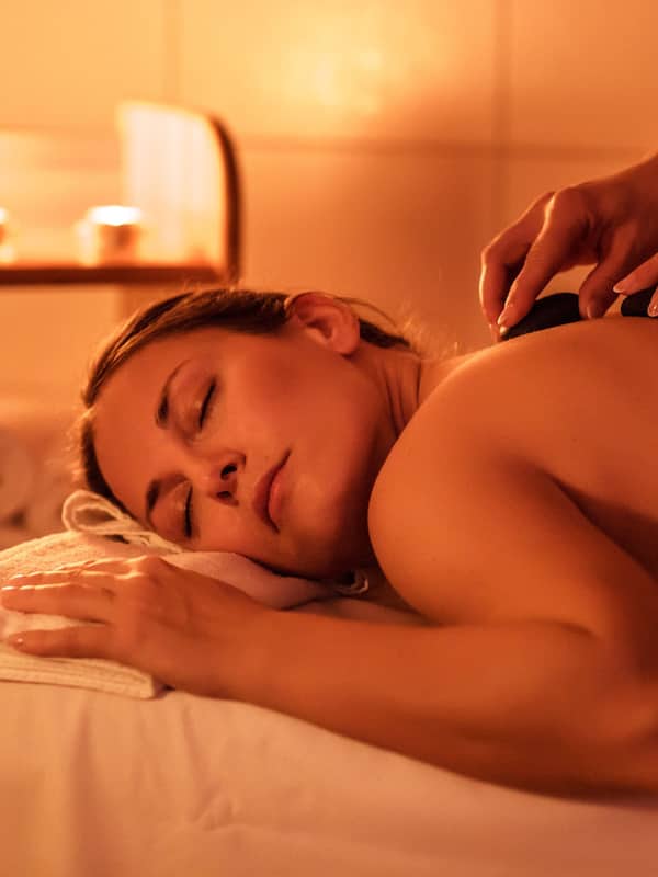 Sauna, soins du visage, soins de manucure et de pédicure