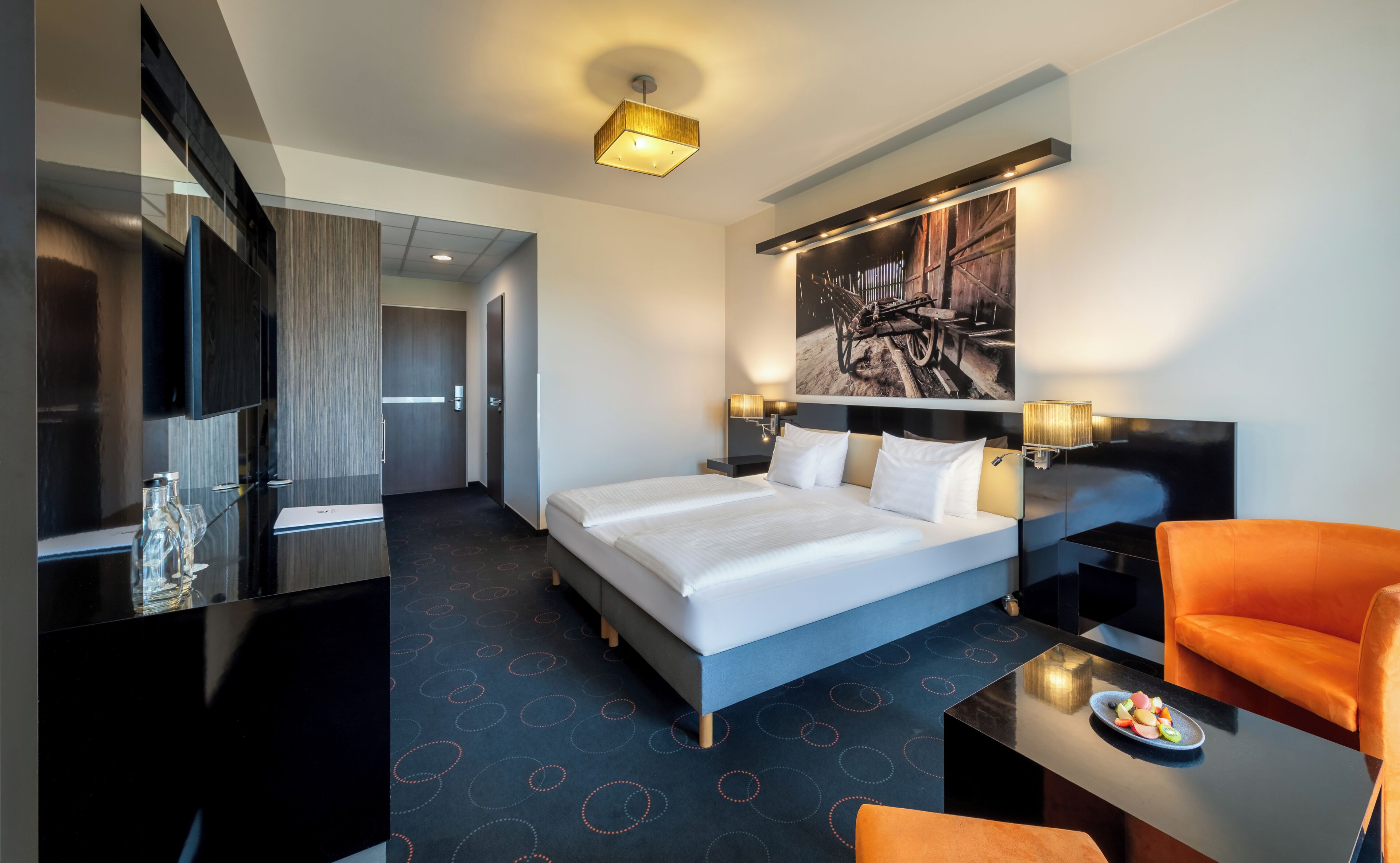 Standard Double Room, Balcony | Minibar, in-room safe, desk, bed sheets