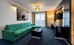 Junior Suite | Minibar, in-room safe, desk, bed sheets - Gotthard Therme Hotel (Szentgotthard)