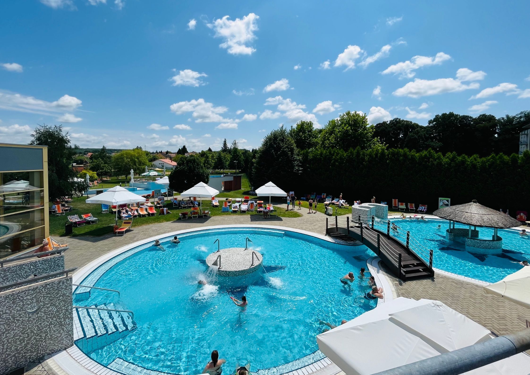 室内游泳池，室外游泳池