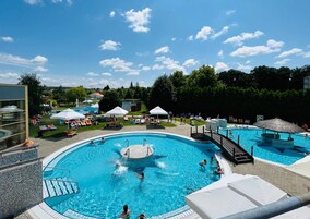 室内游泳池，室外游泳池