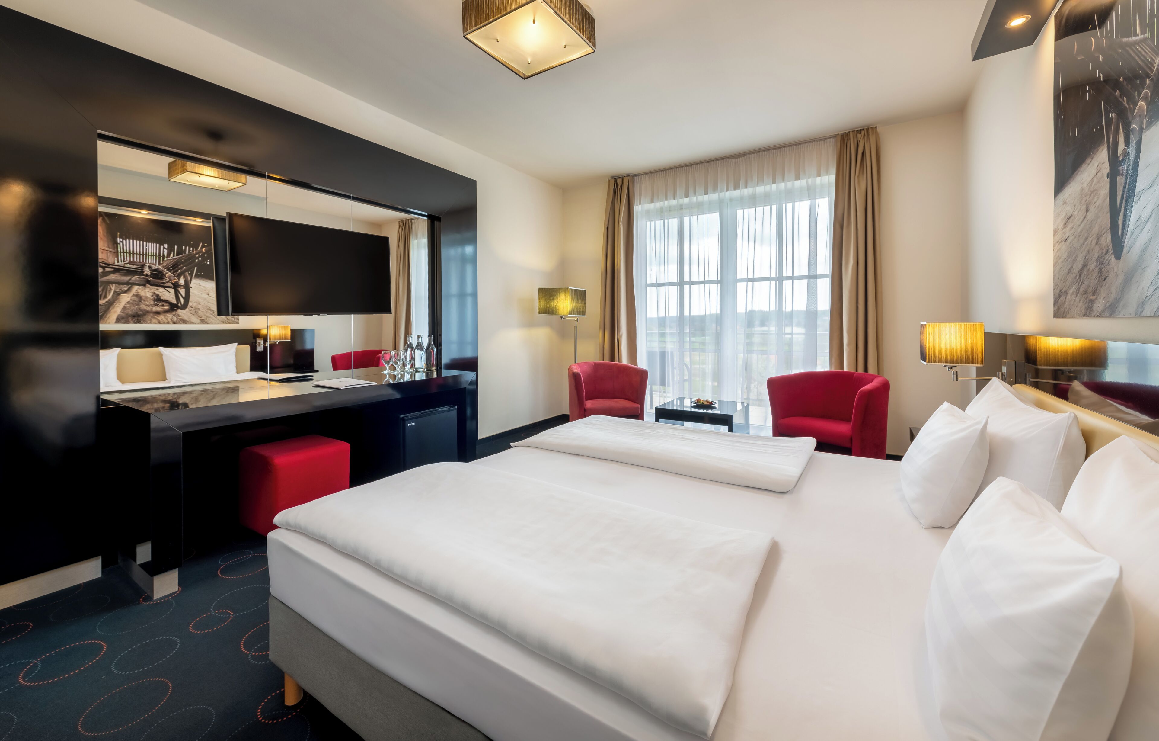 Standard Double Room, 1 Bedroom | Peti besi dalam bilik, meja, katil bayi/kot (percuma), Wi-fi 