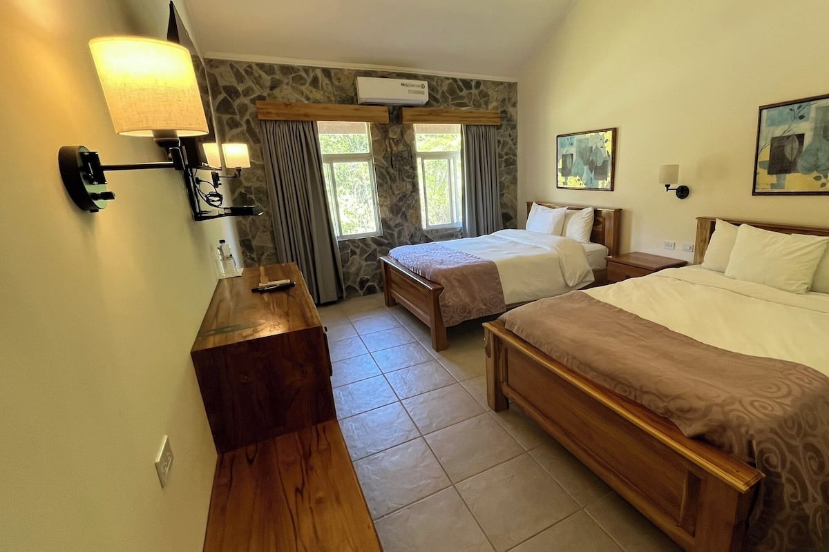 Cubrecamas, colchones con pillow-top y escritorio 