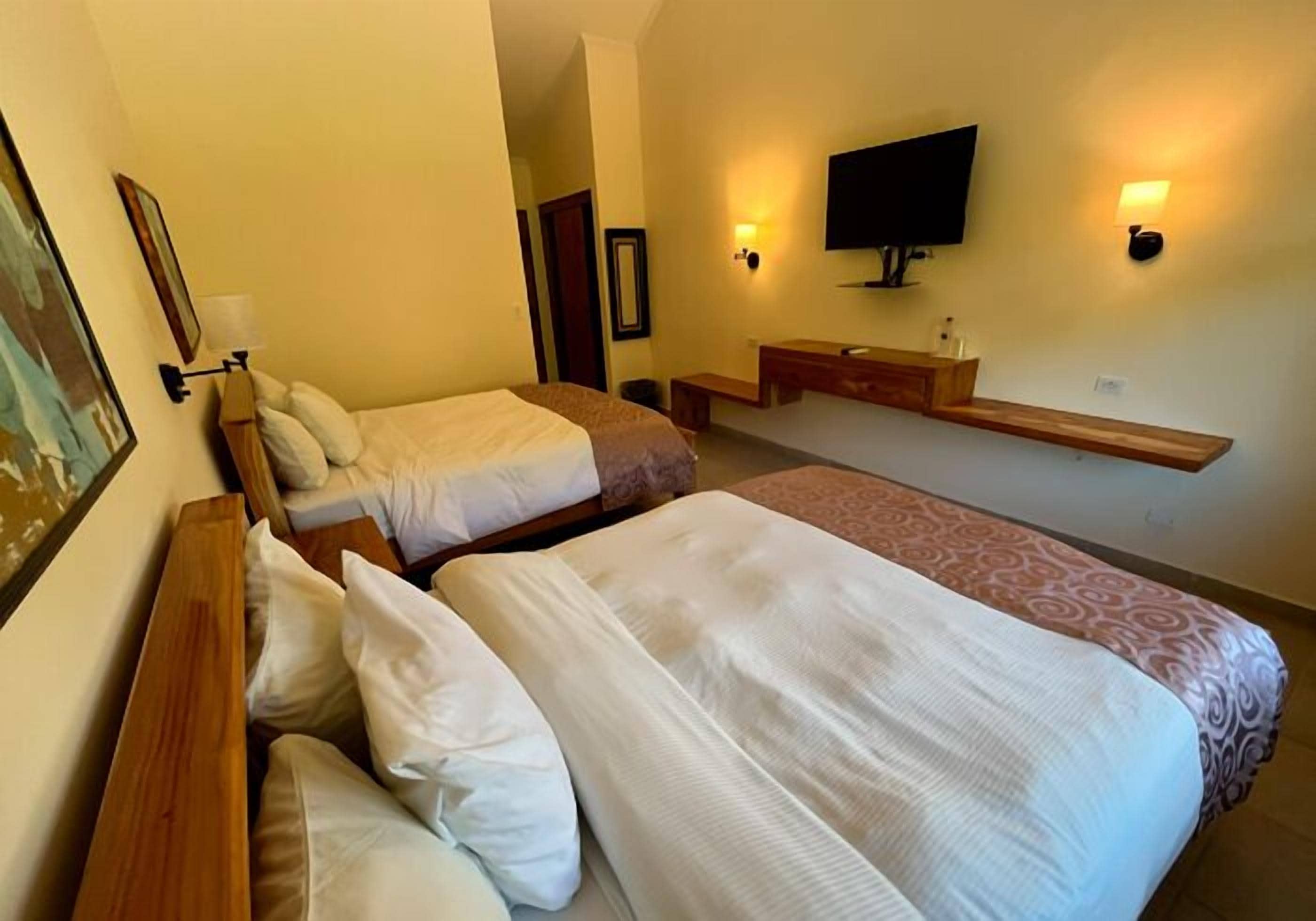 Deluxe Room, 2 Queen Beds, Mountain View