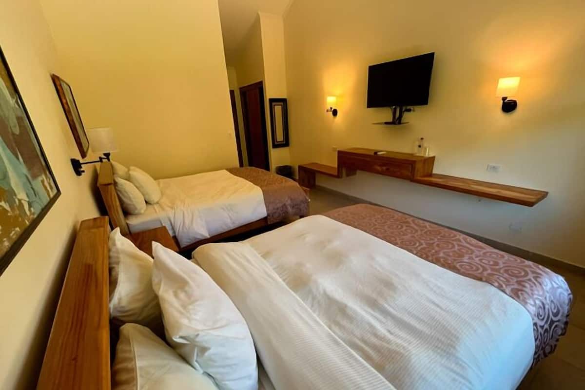 Cubrecamas, colchones con pillow-top y escritorio 