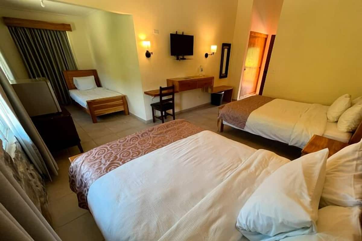 Cubrecamas, colchones con pillow-top y escritorio 