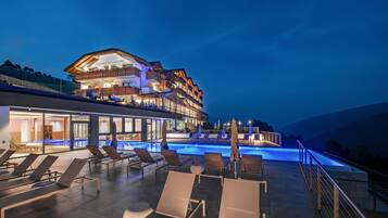 2 piscines couvertes, piscine extérieure, cabanons gratuits