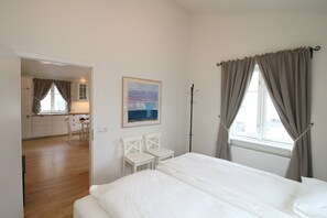 Standard Apartment (Loft Bed) | 1 bedroom, free cots/infant beds, free WiFi, bed sheets - Acco Ice Apartments (Akureyri)