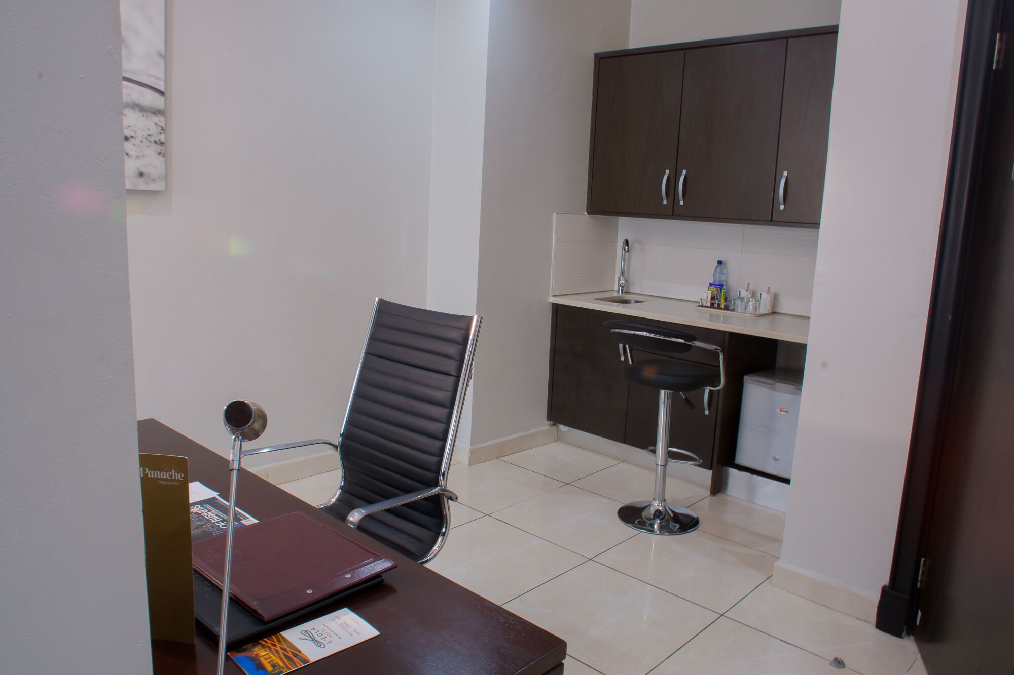 executive suite, kitchenette, executive level | private kitchenette | mini-fridge, microwave, coffee/tea maker