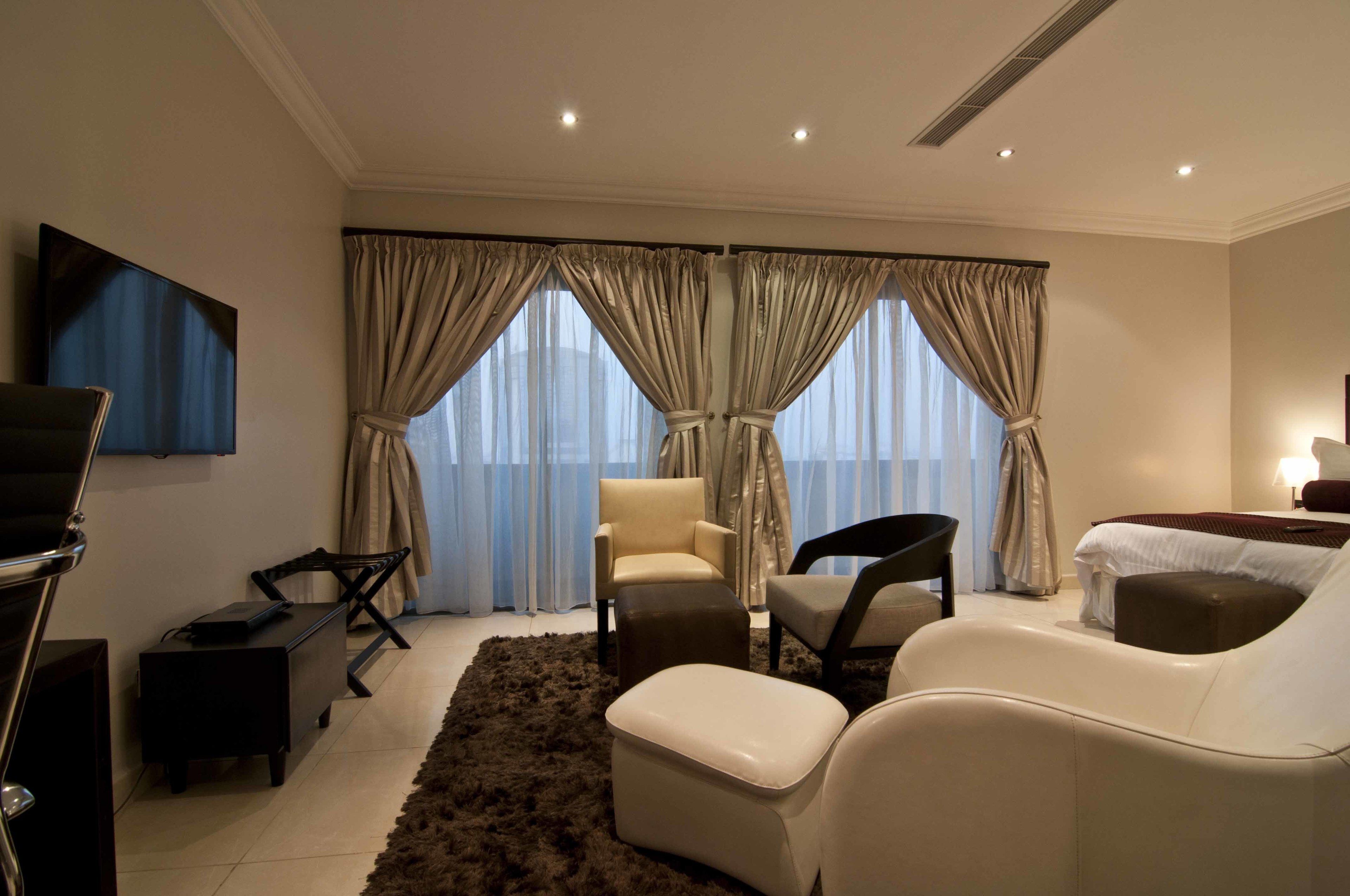 deluxe studio suite, 1 king bed, kitchenette | living area | 0-inch flat-screen tv with digital channels, tv