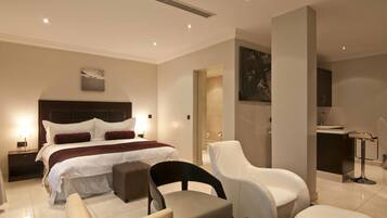 Deluxe-Studiosuite, 1 King-Bett, Kochnische | 1 Schlafzimmer, hochwertige Bettwaren, Daunenbettdecken