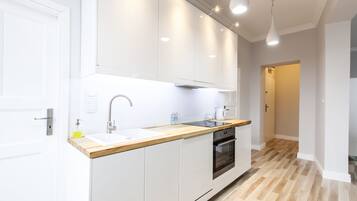 Premier Apartment, 1 Bedroom, City View | Private kitchenette | Stovetop, dishwasher, coffee/tea maker, cookware/dishes/utensils