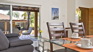 2 bedrooms, in-room safe, desk, iron/ironing board