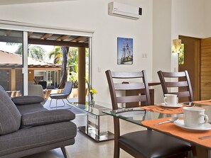 2 Schlafzimmer, Zimmersafe, Schreibtisch, Bügeleisen/Bügelbrett