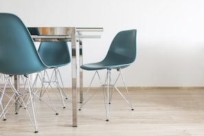 In-room dining - Homewell Apartments Stare Miasto (Poznan)