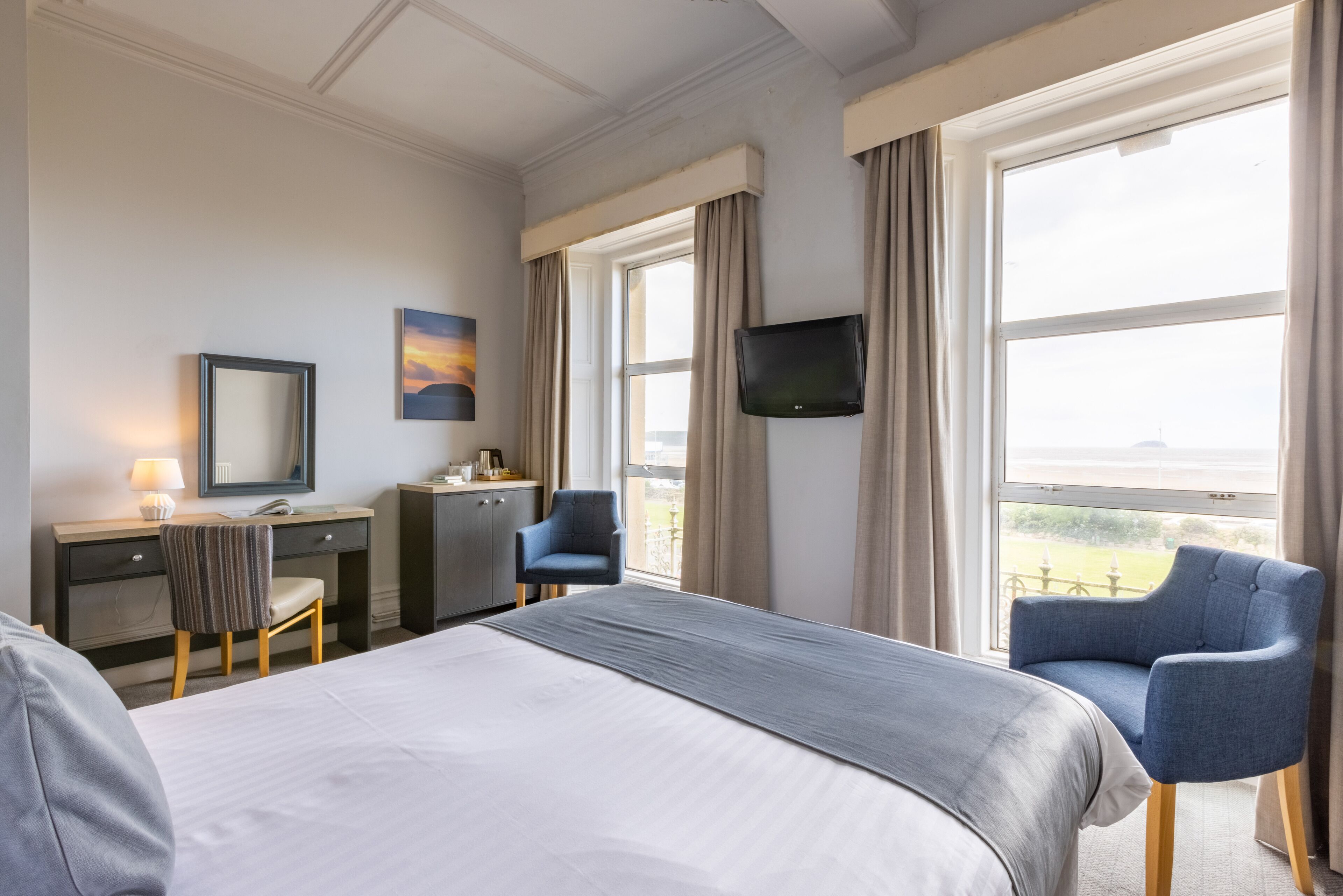 superior double room (with sea view) | individually decorated, individually furnished, desk, iron/ironing board