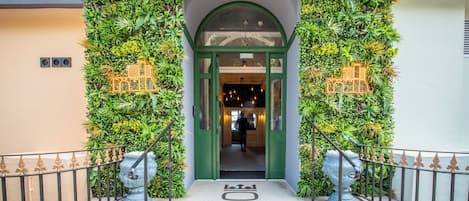 Fachada de la propiedad