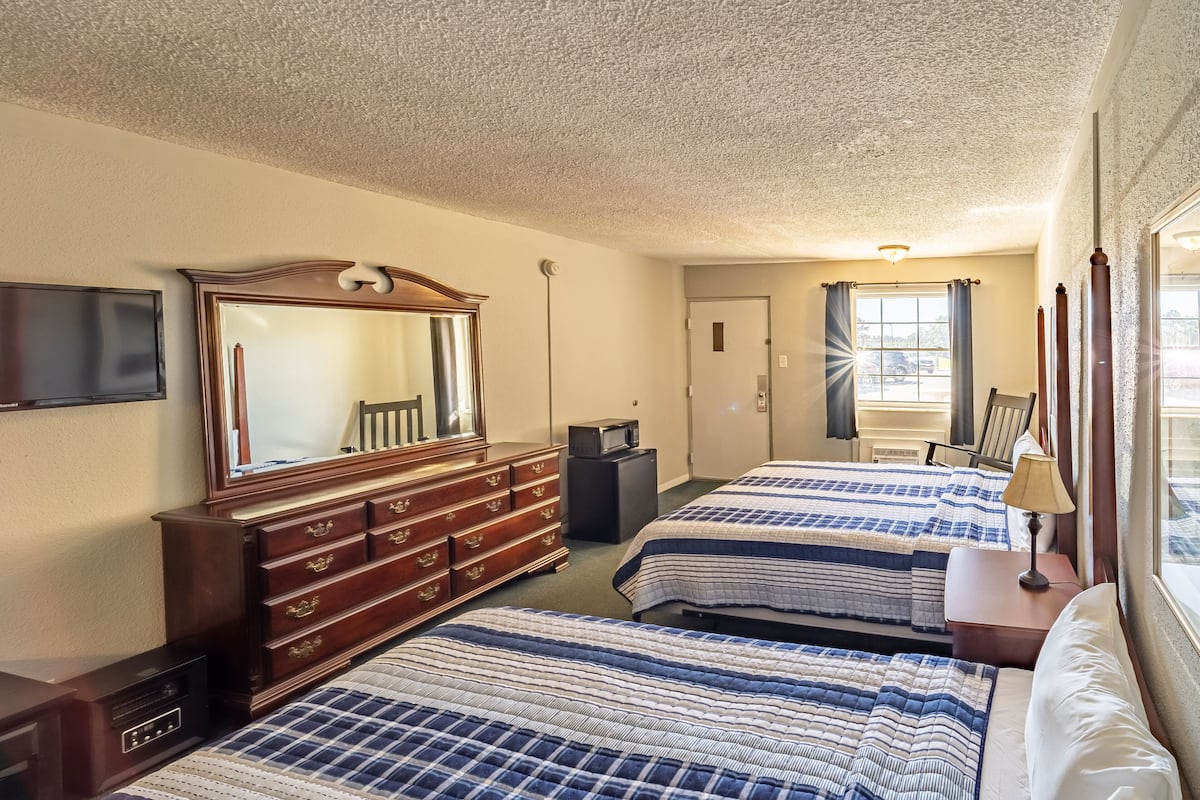 Desk, WiFi (free), bed sheets