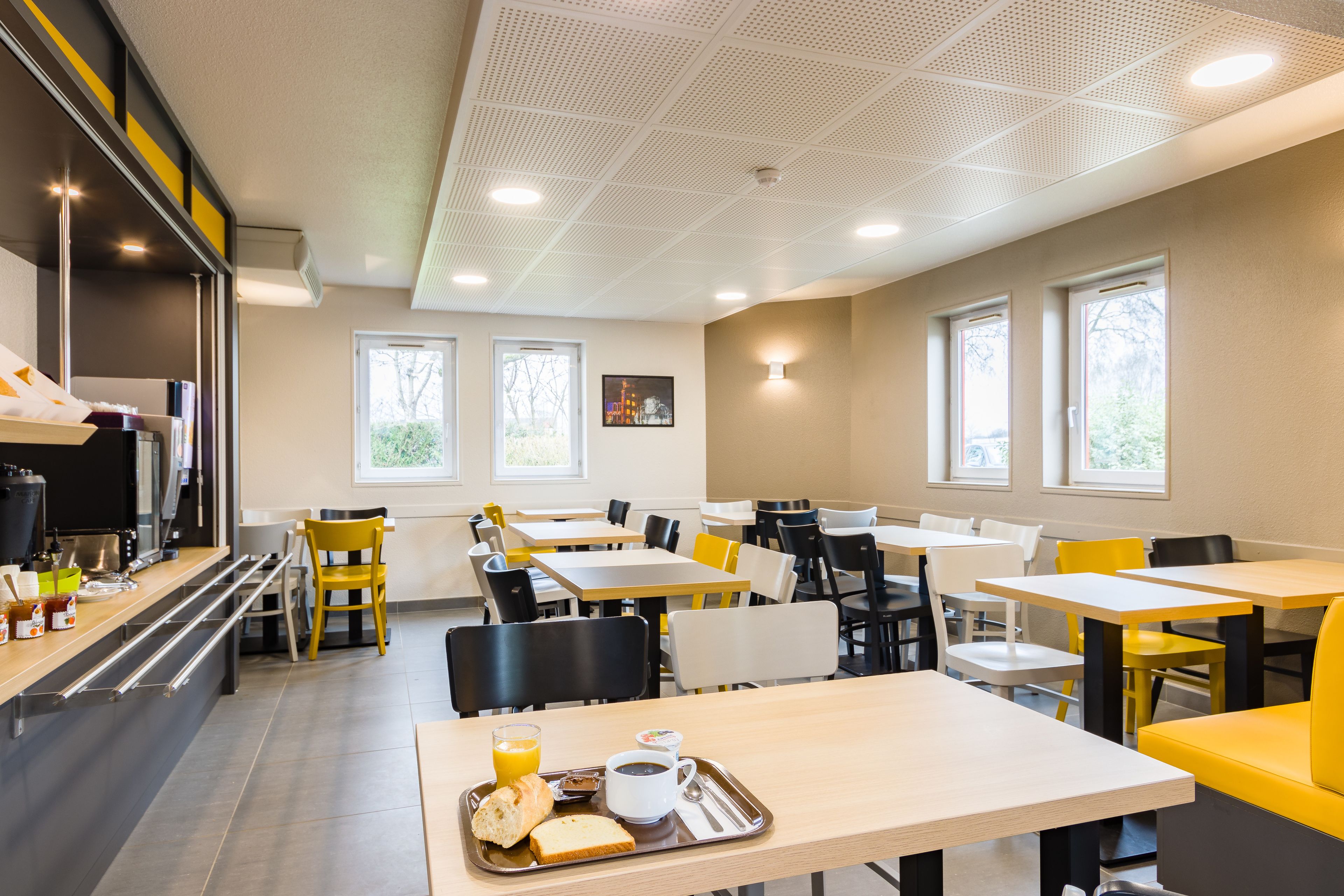 daily buffet breakfast for a fee