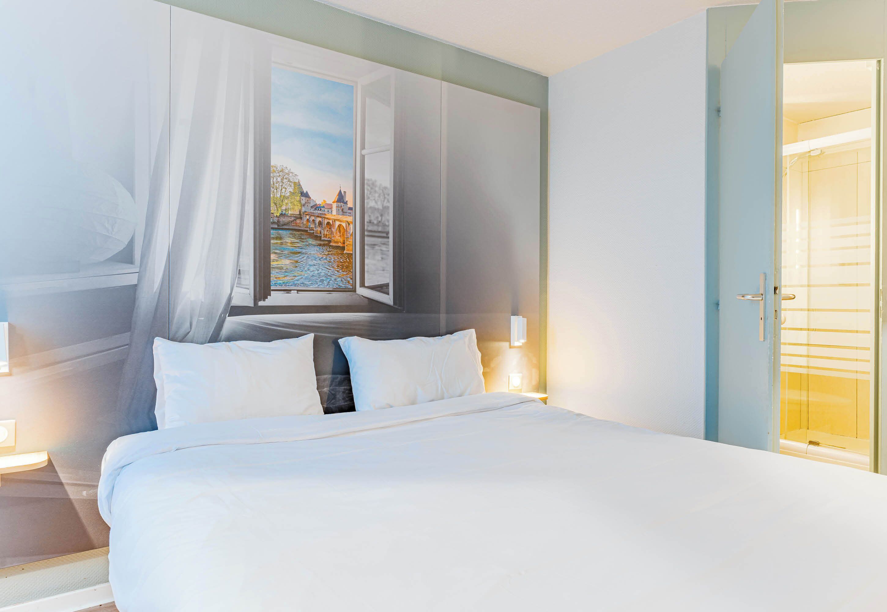 premium bedding, desk, soundproofing, free wifi